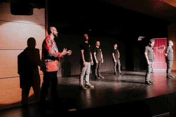 Samsun'da depremzedeler yararına tiyatro