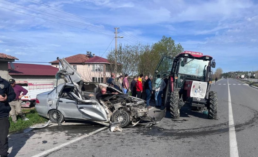 Samsun'da feci kaza! Otomobil traktöre çarptı: 1 ölü, 1 yaralı