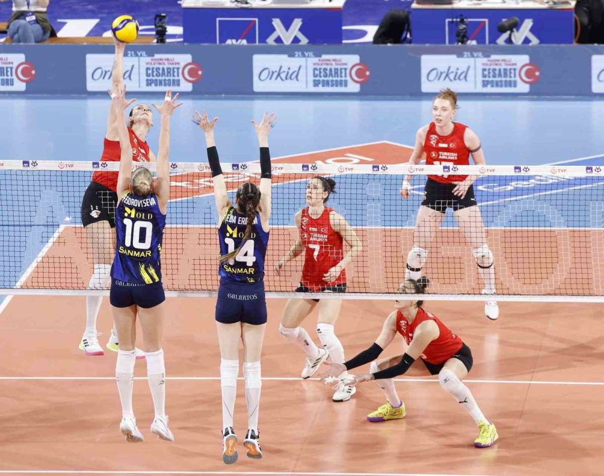 2025 Kadınlar AXA Sigorta Kupa Voley'de ilk finalist Fenerbahçe