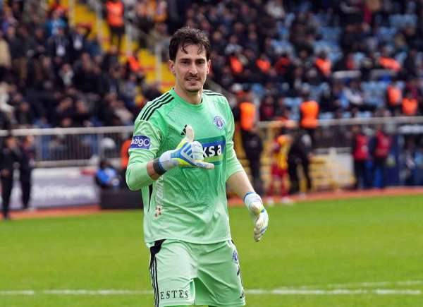 Kasımpaşa kalecisi Andreas Gianniotis'ten uzaklardan gol