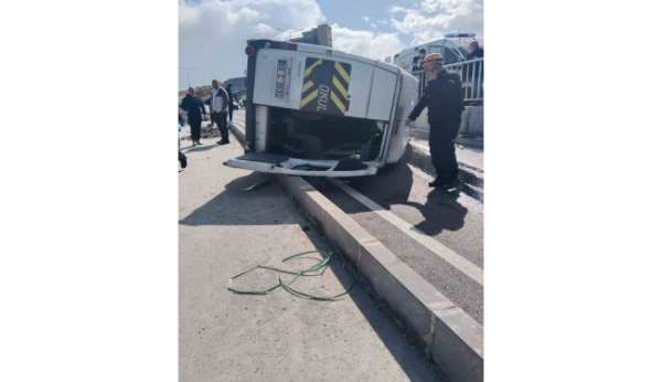 Samsun'da minibüs devrildi: 1 yaralı