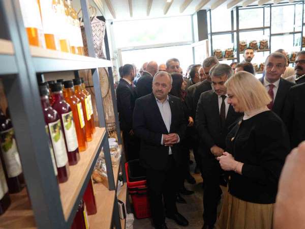 Türkiye'nin ilk 'ekolojik market'i açıldı