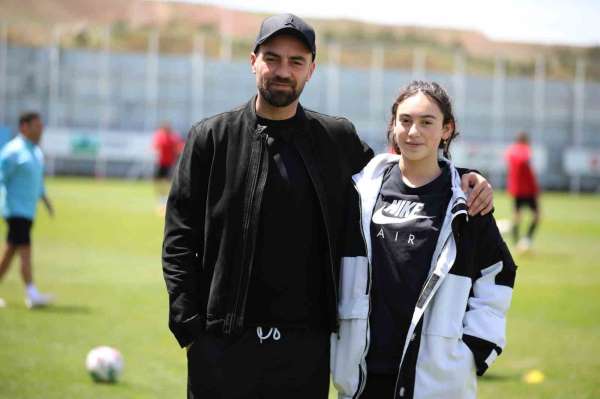 Sivassporlu eski futbolcu Kadir Bekmezci'den kulübe vefa ziyareti