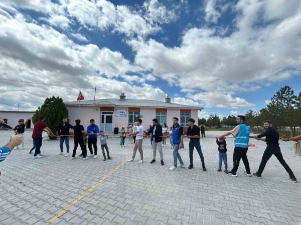 Karapınar'da üniversite öğrencileri ilkokul öğrencileri ile buluştu
