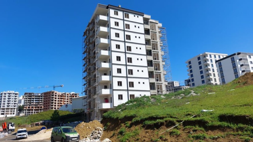 Samsun'da inşaattan düşen işçi ölümden döndü
