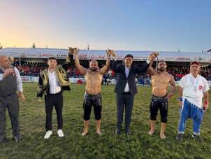 Fethiye'de yağlı güreşlerin kazananı Feyzullah Aktürk oldu