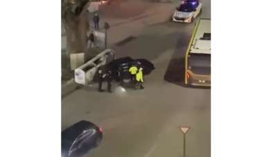 Kaza yapan alkollü sürücü kendini araca kilitledi