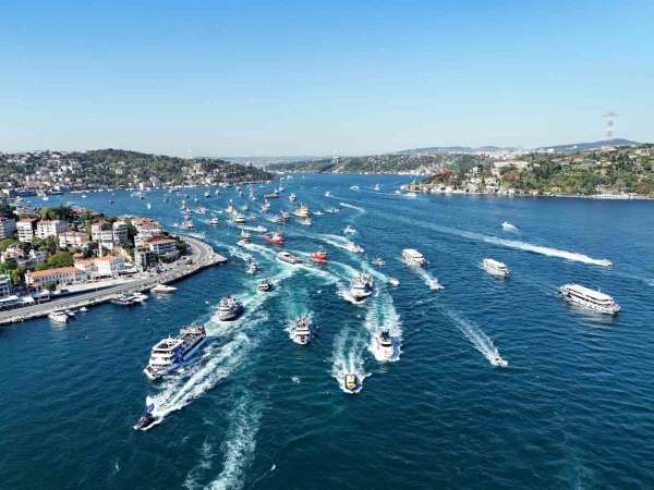 Şampiyon Sarıyer'den boğazda kutlama