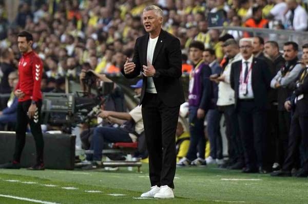 Solskjaer, galibiyet sayılarında Mourinho'yu geçti