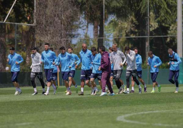 Trabzonspor'da Uğurcan Çakır ve Savic, kamp kadrosuna alınmadı