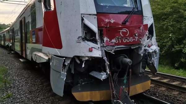 Slovakya'da tren kazasında 4'ü ağır 70 kişi yaralandı - Bratislava haber