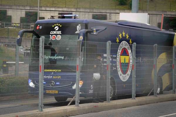 Fenerbahçe derbi için Nef Stadyumu'na ulaştı