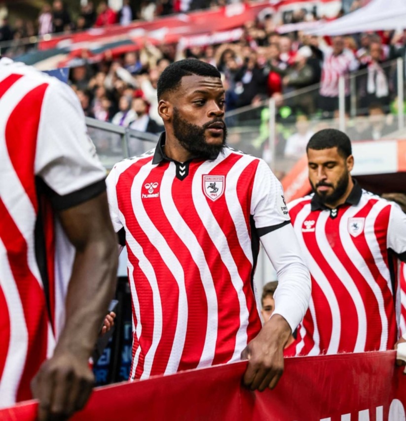 Ntcham en iyi merkez orta saha oyuncuları arasında