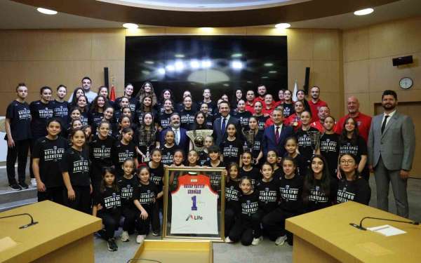 Bakan Bayraktar Şampiyon BOTAŞ Spor'la bir araya geldi
