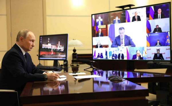 Putin, 'Zaten gayrimeşru olan Kiev rejimi bir terör örgütüne dönüşüyor'