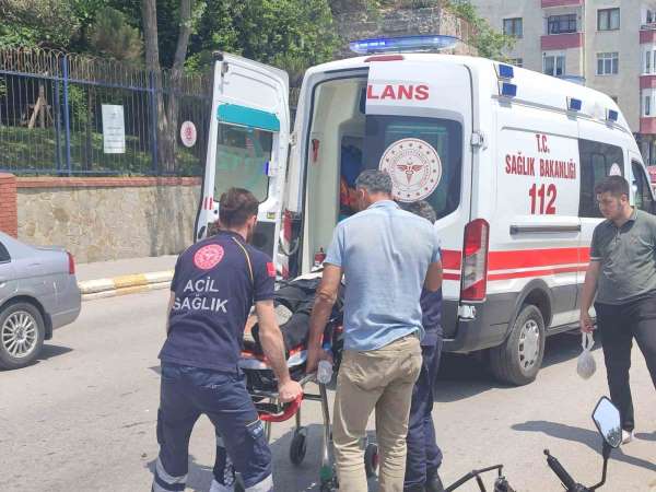 Sinop'ta otomobille çarpışan motosikletteki 2 kişi yaralandı