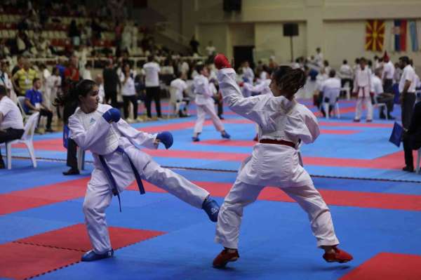 Gemlik'te 3. Uluslararası Karate Turnuvası heyecanı yaşandı