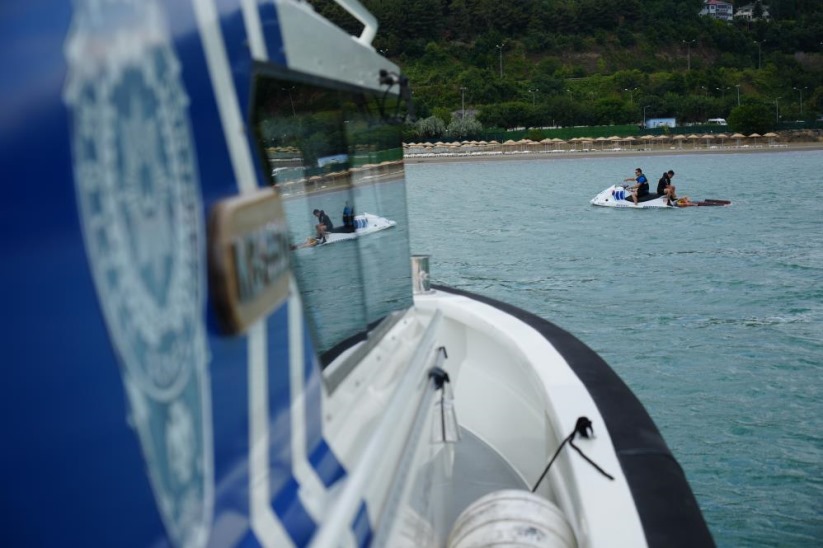Karadeniz'in hırçın sularında 'can' nöbeti: Deniz polisleri zamana karşı yarışıyor