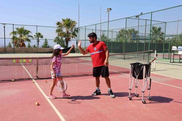 Geleceğin tenisçilerine Başkan Çerçioğlu'ndan tam destek