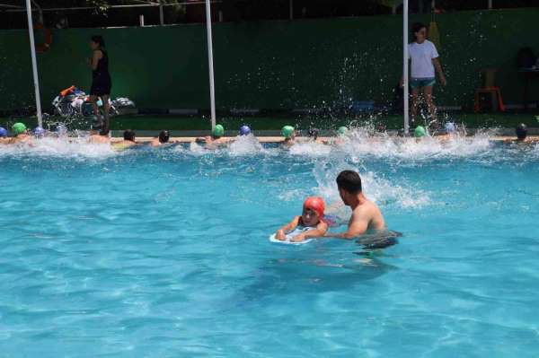 Turgutlu'da çocuklar yaz spor okullarıyla hem eğleniyor hem öğreniyor