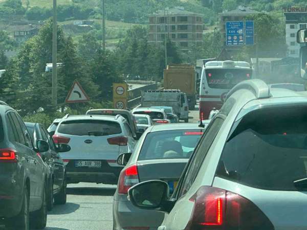 Şehir Hastanesi kavşak çalışması trafiği kilitledi: Kilometrelerce araç kuyruğu