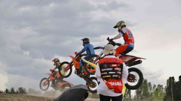 Türkiye sınırları içindeki en yüksek rakımlı enduro yarışı Ağrı'da start aldı