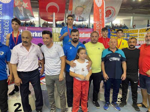 Bursa Büyükşehir Belediyesporlu boksörlerden iki Türkiye şampiyonluğu, bir ikincilik ve bir üçüncülük - Bursa haber