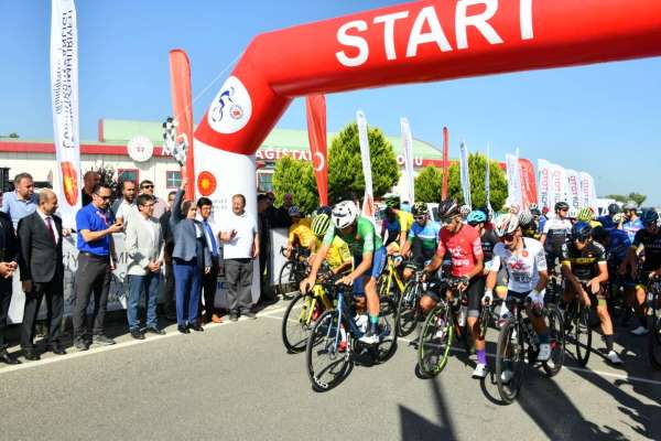 100. Yıl Cumhuriyet Bisiklet Turu'nda Samsun-Çorum etabının startı verildi