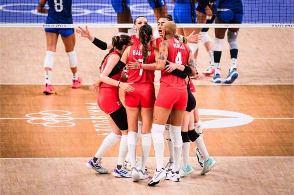 A Milli Kadın Voleybol Takımı, İtalya'ya 3-0 mağlup oldu