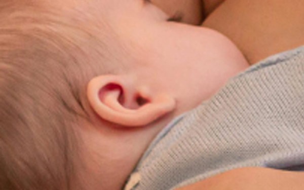 Bebeğiniz Emmiyor mu? İlk Günlerde En Sık Yaşanan 5 Sorun ve Çözümü