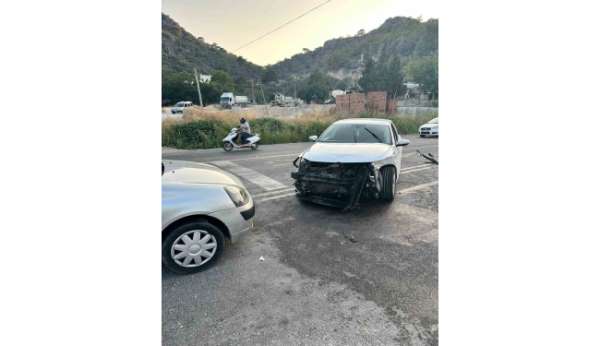 Antalya'da üç aracın karıştığı kazada 7 kişi yaralandı