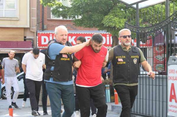 Eskişehir'deki silahlı saldırının şüphelileri hakim karşısında