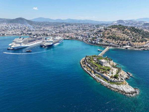 Kuşadası'na 5 kruvaziyer 10 bin 916 turist getirdi