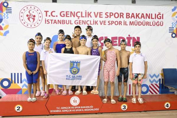 Silivri Belediyesi Spor Kulübü Yüzme Takımı, İstanbul'da 20 madalya kazandı