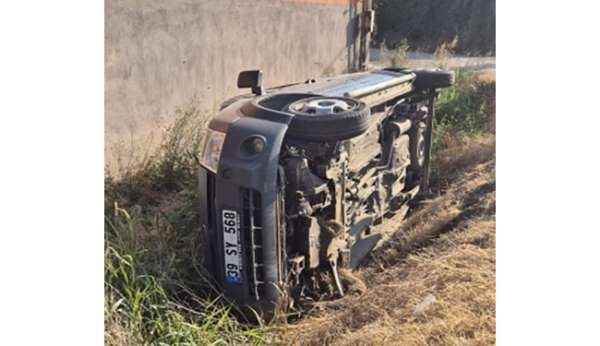 Susurluk'ta trafik kazası: 3 kişi araçta mahsur kaldı