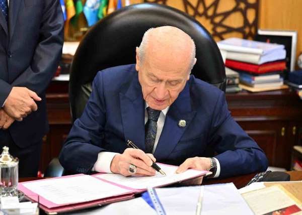 MHP'den Bahçeli'nin 'Terörsüz Türkiye' için attığı imzaya vurgu