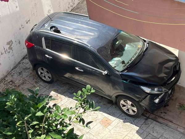 Sinop'ta otomobil apartman boşluğuna düştü