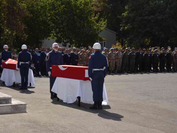 Paraşüt kazasında hayatını kaybeden iki astsubay için cenaze töreni düzenlendi