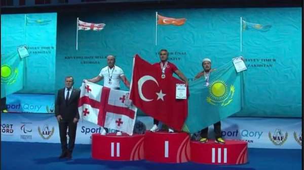 Bayburtlu sporcu Türker bilek güreşinde Dünya Şampiyonu oldu