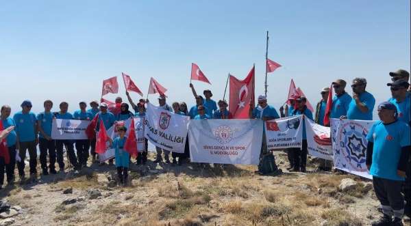 Dağcılar Sivas Kongresi anısına Yıldız Dağı'na tırmandı