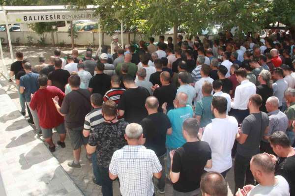 Trafik kazasnda ölen çift son yolculuunu uurland