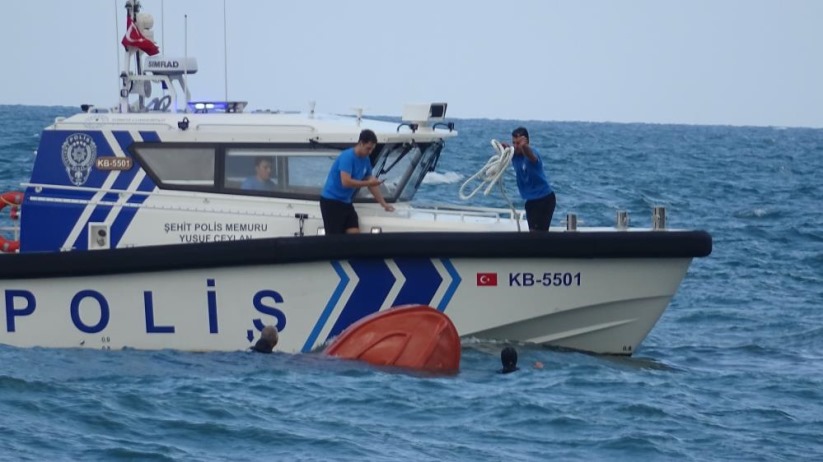 Samsun'da alabora olan bottaki 4 kişi boğulmaktan son anda kurtuldu