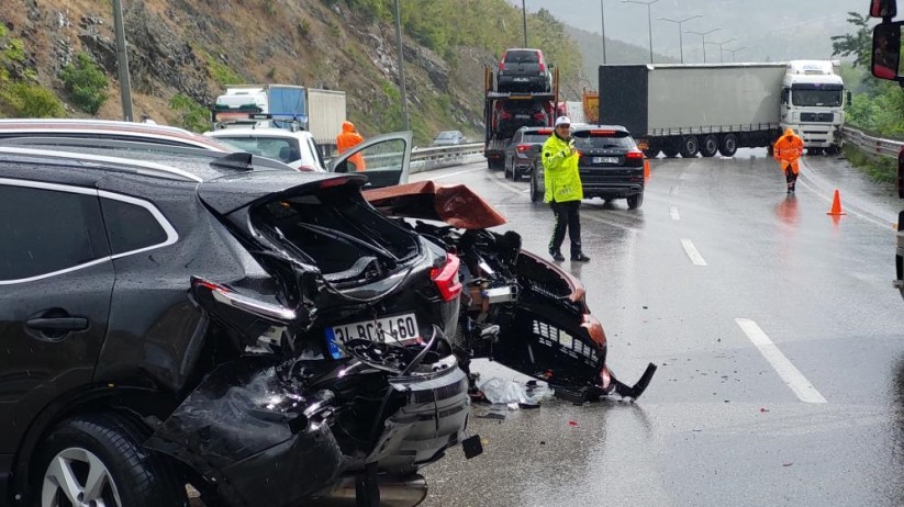 Samsun'da 7 araçlı zincirleme kaza: 1'i ağır 6 yaralı