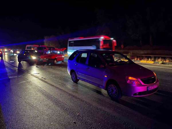 Antalya'da 3 araçlı zincirlemeli kaza: 1 yaralı
