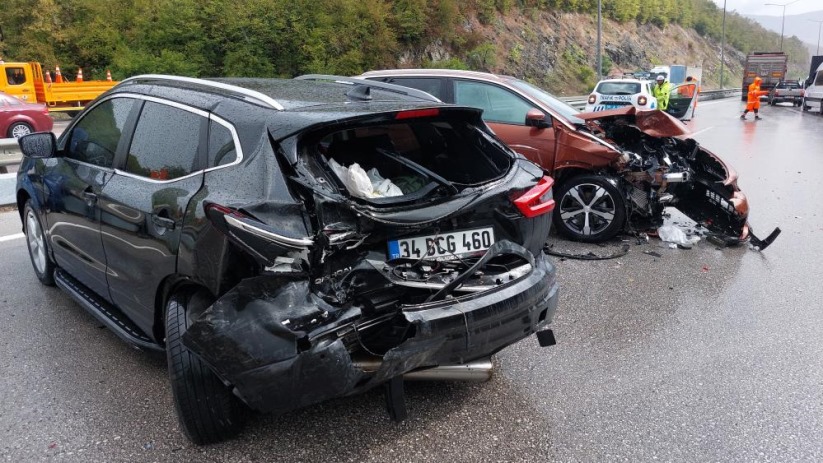 Samsun'da 7 araçlı zincirleme kaza: 1'i ağır 6 yaralı