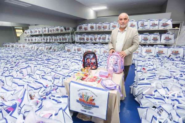 Canik'te okula başlayan tüm öğrencilere çanta ve kırtasiye seti belediyeden