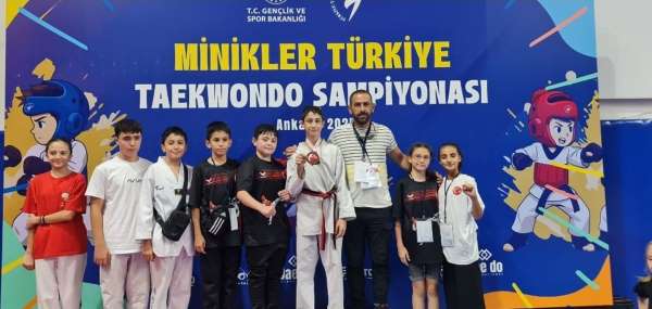 Minik taekwondocular Ankara'dan dereceyle döndü