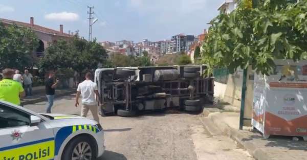 Sinop'ta belediyeye ait kamyonet devrildi: 1 yaralı