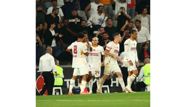 Galatasaray yenilmezliğini sürdürdü, puanını 10'a çıkardı