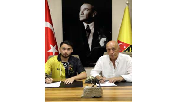 İstanbulspor, Ünal Emre Durmuşhan'ı renklerine bağladı